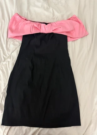 robe soirée papillon, merk: PrettyLittleThing, staat: Heel goed, maat: XL / 42 / 14, € 11,00, € 12,25 inclusief Kopersbescherming