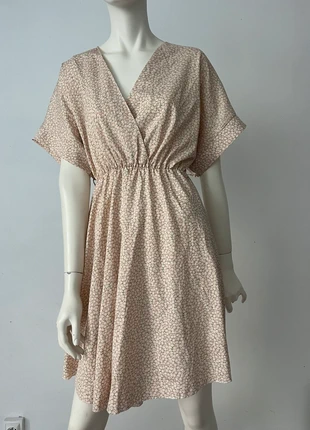 🌸💛 Robe fluide à petites fleurs roses et blanches avec feuilles vertes, taille M, zustand: Sehr gut, größe: M / 38 / 10, 7,30 €, 8,37 € inklusive Vinted-Käuferschutz