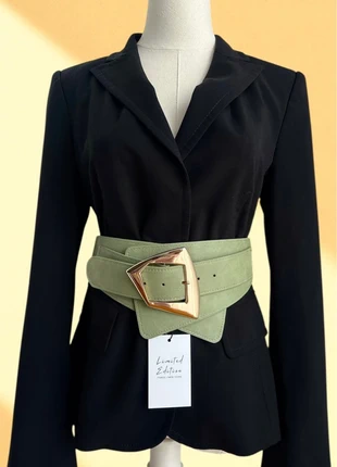 💚 Cinturón verde claro de polipiel estilo vintage Y2K con hebilla dorada, Cinturas de 78 a 92 cm, marca: Vintage Dressing, estado: Nuevo con etiquetas, tamaño: Ajustable, 25,00 €, 26,95 € Protección al comprador incluida