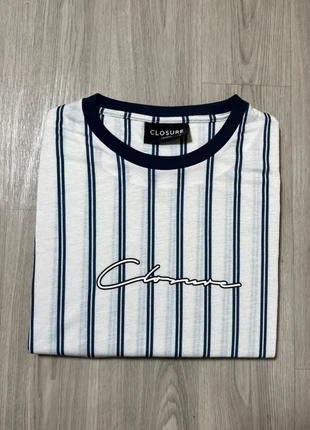 T-shirt closure blanc marine / taille M, marque: Closure, état: Très bon état, taille: M, 7,00 €, 8,05 € Protection acheteurs (Pro) incluse