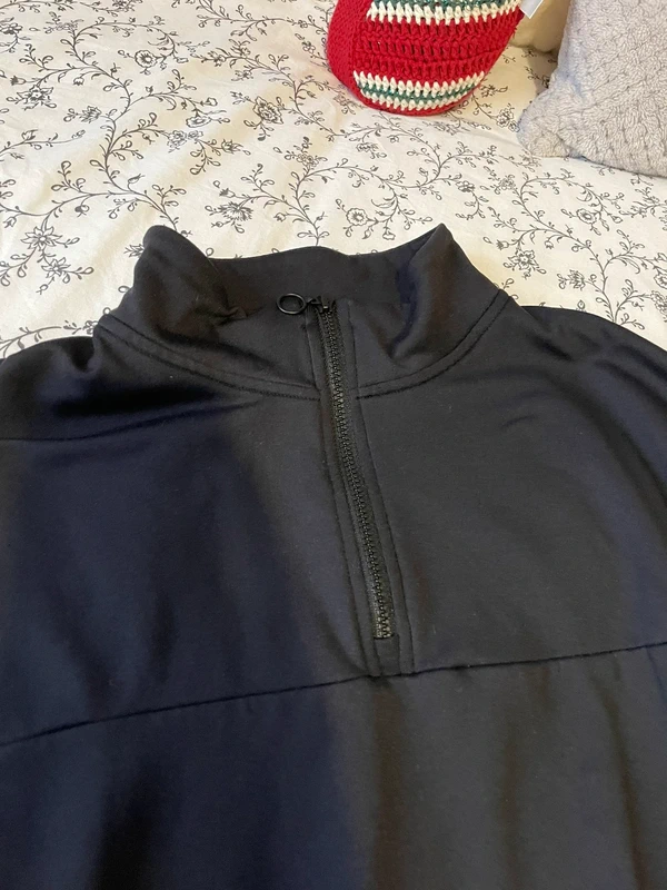 Pull noir - photo numéro 2