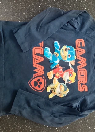 T-shirt lange mouw, marca: C&A, estado: Muito bom, tamanho: 4 anos / 104 cm, €1.50, €2.28 inclui Proteção do Comprador