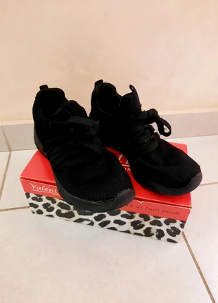 Scarpe sportive nere CLO, per donna 🚺💗, brand: clo, condizioni: Ottime, taglia: 38, €5.00, €5.95 include la Protezione acquisti