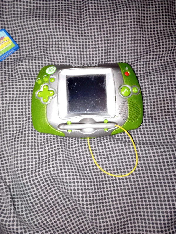 Console leapster de leapfrog + jeu de scoubidou