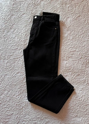 Jean noir taille haute – Coupe droite - Authentic Denim by TRF - Zara (Taille 36/S), marque: Zara, état: Neuf sans étiquette, taille: S / 36 / 8, 12,00 €, 13,30 € Protection acheteurs incluse