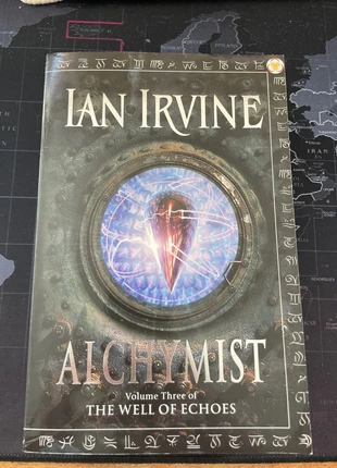 Alchemist - Ian Irvine - Well of Echoes Vol. 3, staat: Heel goed, € 9,99, € 11,19 inclusief Kopersbescherming