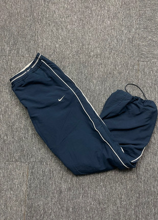 Jogging large noir, pantalon de sport, trackpant streetwear, Nike avec le solo swoosh taille S, marque: Nike, état: Très bon état, taille: S, 35,00 €, 37,45 € Protection acheteurs incluse