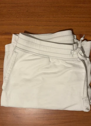 Short blanc Uniqlo – Taille XL, merk: Uniqlo, staat: Goed, maat: XL, € 5,00, € 5,95 inclusief Kopersbescherming
