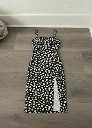 Robe mi-longue noire à fleurs avec fente – Taille M, marque: Boutique Parisienne, état: Très bon état, taille: M / 38 / 10, 28,90 €, 31,05 € Protection acheteurs incluse