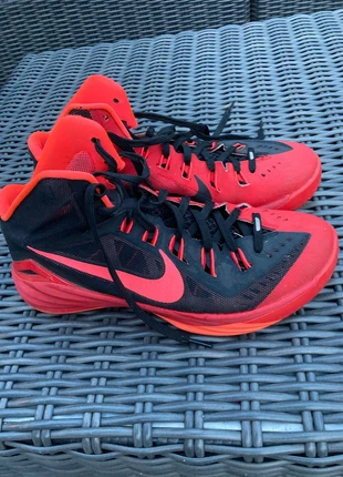 Nike hyperdunk red, merk: Nike, staat: Goed, maat: 43, € 70,00, € 74,20 inclusief Kopersbescherming