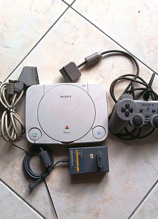PS One + Controller Sony + Cavo Sony + Scart, marca: Sony, estado: Muy bueno, 45,00 €, 47,95 € Protección al comprador incluida