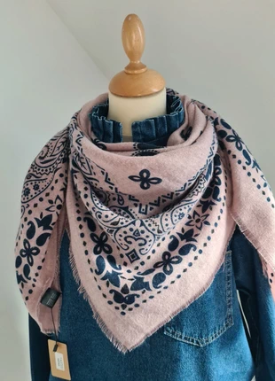 Écharpe bandanas Pink, marque: sans marque, état: Très bon état, 14,00 €, 15,40 € Protection acheteurs (Pro) incluse