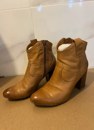 Bottines beige cuir véritable – Primadonna 37 – Beige Leather Boots – like New – Italy, marque: PrimaDonna, état: Très bon état, taille: 37, 25,00 €, 26,95 € Protection acheteurs incluse