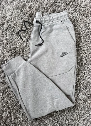 Bas nike tech gris, brand: Nike, condition: Good, size: M, €41.00, €43.75 includes Buyer Protection
