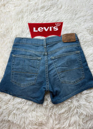 Short Lévi’s Signature W27/FR36. S134, marque: Levi's, état: Très bon état, taille: S / 36 / 8, 19,90 €, 21,60 € Protection acheteurs (Pro) incluse