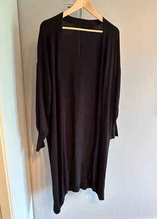 Nümph zwarte lange cardigan – minimalistische chic, marca: Nümph, estado: Muito bom, tamanho: XXL / 44 / 16, €15.00, €16.45 inclui Proteção do Comprador
