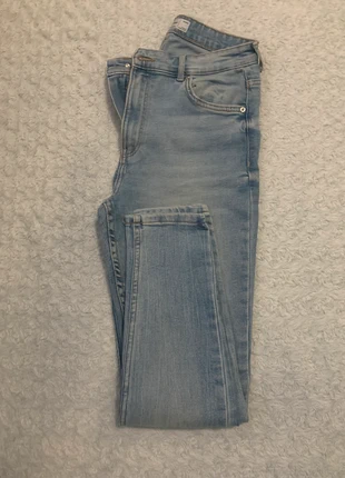 Denim bleu clair Bershka, marque: Bershka, état: Très bon état, taille: M / 38 / 10, 4,00 €, 4,90 € Protection acheteurs incluse