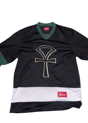 Supreme Ankh Hockey Jersey SS18, marke: Supreme, zustand: Neu, größe: M, 79,99 €, 84,69 € inklusive Vinted-Käuferschutz