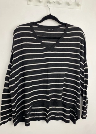 Haut rayé MANGO Basics – gris & blanc, col V, coupe M oversize, confortable et tendance, marque: Mango, état: Très bon état, taille: M / 38 / 10, 7,90 €, 9,00 € Protection acheteurs incluse