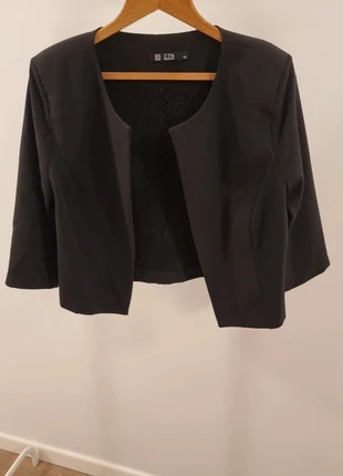 Blazer noir court, marque: CTN, état: Très bon état, taille: M / 38 / 10, 8,00 €, 9,10 € Protection acheteurs incluse