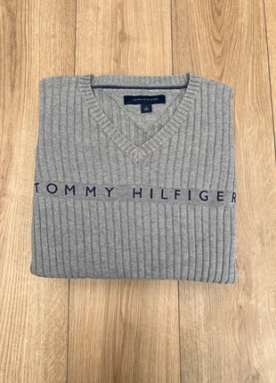 Pull col V Tommy Hilfiger gris sweat hiver taille M, marke: Tommy Hilfiger, zustand: Sehr gut, größe: M, 20,00 €, 21,70 € inklusive Vinted-Käuferschutz