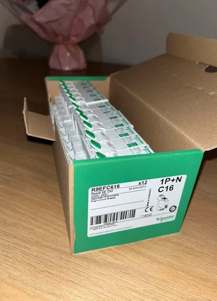 Disjoncteur Schneider resi9 xe, brand: Schneider, condizioni: Nuovo con cartellino, €8.00, €9.10 include la Protezione acquisti