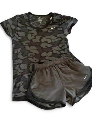 Nike Dri Fit Grey and Black Running Shorts and T-Shirt Bundle size Medium, marque: Nike, état: Très bon état, taille: M / 38 / 10, 20,00 €, 21,70 € Protection acheteurs incluse