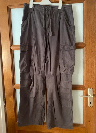 Pantalon cargo baggy kaki - bershka, merk: Bershka, staat: Heel goed, maat: XL / 42 / 14, € 4,50, € 5,43 inclusief Kopersbescherming