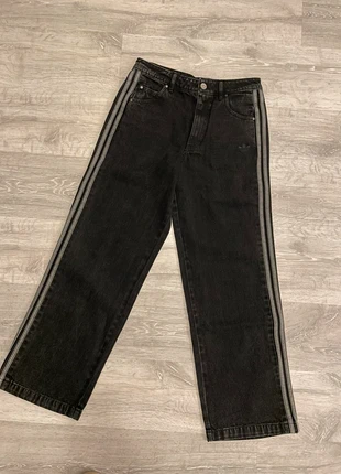 adidas Originals adicolor jeans in jaren 90 stijl, marque: adidas, état: Neuf sans étiquette, taille: S / 36 / 8, 59,99 €, 63,69 € Protection acheteurs incluse