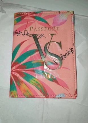 Porte passeport neuve Victoria ‘s secret, merk: Victoria's Secret, staat: Nieuw zonder prijskaartje, € 25,00, € 26,95 inclusief Kopersbescherming