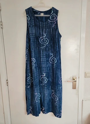 Blauwe jurk met figuurtjes in lila/aqua., merk: Unikat, staat: Heel goed, maat: XXL / 44 / 16, € 17,50, € 19,08 inclusief Kopersbescherming