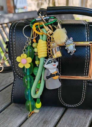 Bijou de sac gri-gri Meeko Pocahontas vert et jaune, zustand: Sehr gut, 12,00 €, 13,30 € inklusive Vinted-Käuferschutz