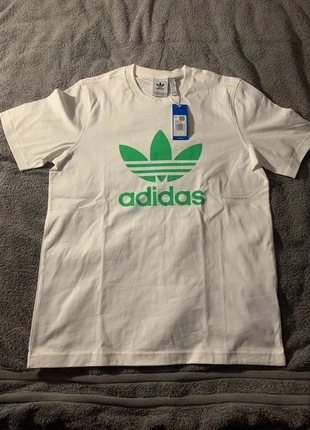 T-shirt adidas blanc taille M, brand: adidas, condizioni: Nuovo con cartellino, taglia: M, €19.00, €20.65 include la Protezione acquisti