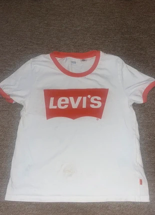 Levi’s classic t-shirt, brand: Levi's, condition: Good, size: S / UK 8-10, £2.99, £3.84 includes Buyer Protection