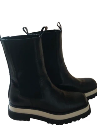 Laarzen Paloma Barcelo met zwart witte zool, merk: Paloma Barcelo, staat: Nieuw zonder prijskaartje, maat: 40, € 45,00, € 47,95 inclusief Kopersbescherming