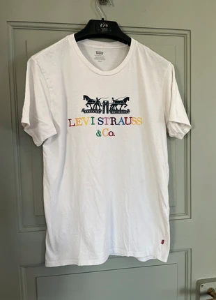 Teeshirt Levi’s, marke: Levi's, zustand: Sehr gut, größe: M, 12,00 €, 13,30 € inklusive Vinted-Käuferschutz