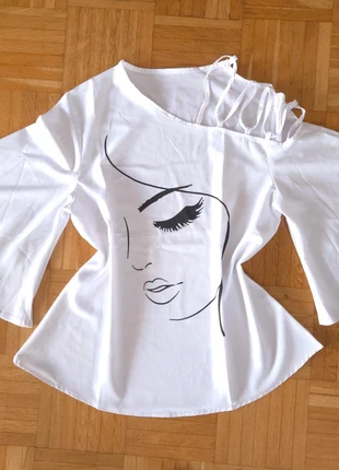 Top Bluse weiß schwarz S Frau Gesicht minimalistisch, merk: STOCKHOLM, staat: Nieuw zonder prijskaartje, maat: S / 36 / 8, € 10,00, € 11,20 inclusief Kopersbescherming