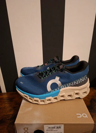 On cloudmonster 2 worn for roughly 20-30km in runs total, merk: On, staat: Heel goed, maat: 41, € 90,00, € 95,20 inclusief Kopersbescherming