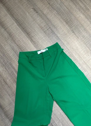 Pantalon tailleur patte d’éléphant Berska, marque: Bershka, état: Neuf sans étiquette, taille: S / 36 / 8, 2,50 €, 3,33 € Protection acheteurs incluse