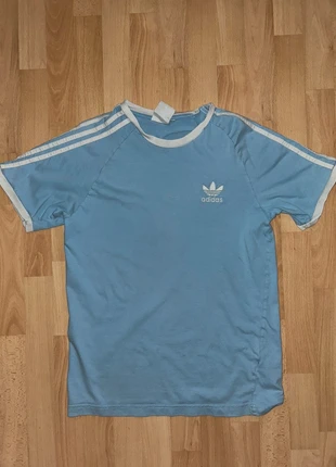T-shirt Adidas bleu clair, marke: adidas, zustand: Sehr gut, größe: M, 10,00 €, 11,20 € inklusive Vinted-Käuferschutz