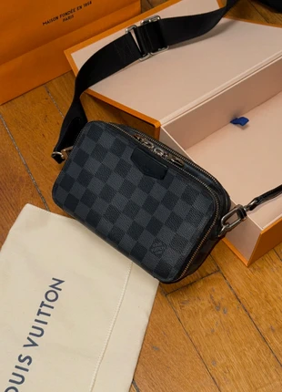 Sac Portefeuille Wearable Alpha LV, marque: Louis Vuitton, état: Très bon état, 990,00 €, 1 009,80 € Protection acheteurs incluse