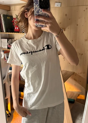 white champion TShirt, marke: Champion, zustand: Sehr gut, größe: M / 38 / 10, 4,00 €, 4,90 € inklusive Vinted-Käuferschutz