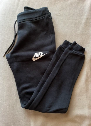 Pantaloni tuta Nike - donna XS, marke: Nike, zustand: Gut, größe: XS / 34 / 6, 12,00 €, 13,30 € inklusive Vinted-Käuferschutz