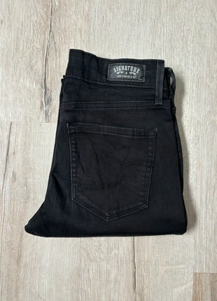 Jean Lévi’s Signature Modern Capri W26, marke: Levi's, zustand: Sehr gut, größe: S / 36 / 8, 17,00 €, 18,55 € beinhaltet Vinted-Käuferschutz Pro