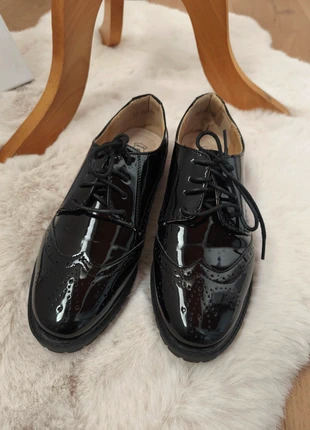 Chaussure derbies Richelieu vernis taille 37 neuf, marque: Richelieu, état: Neuf sans étiquette, taille: 37, 26,00 €, 28,00 € Protection acheteurs incluse