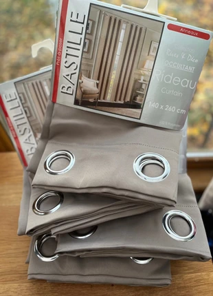 Lot de 4 rideaux taupe occultant - 140 x 260, marque: sans marque, état: Très bon état, taille: 250 cm - 299 cm, 44,00 €, 46,90 € Protection acheteurs (Pro) incluse