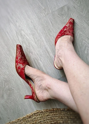 Escarpins pointus tapisserie rouge P.36/37, état: Bon état, taille: 36.5, 15,00 €, 16,45 € Protection acheteurs (Pro) incluse