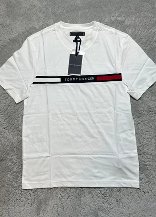 Tee-shirt à col ras-du-cou Tommy Hilfiger blanc - Taille XS, merk: Tommy Hilfiger, staat: Nieuw met prijskaartje, maat: XS, € 25,00, € 26,95 inclusief Kopersbescherming