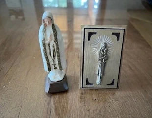 lot d'une statuette et d'un cadre Vierge Marie - excellent état, condition: Very good, €2.90, €3.75 includes Buyer Protection