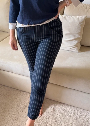 💙 Pantalon Bershka bleu marine à rayures – Taille 38 – 6€, marca: Bershka, estado: Bom, tamanho: M / 38 / 10, €5.00, €5.95 inclui Proteção do Comprador